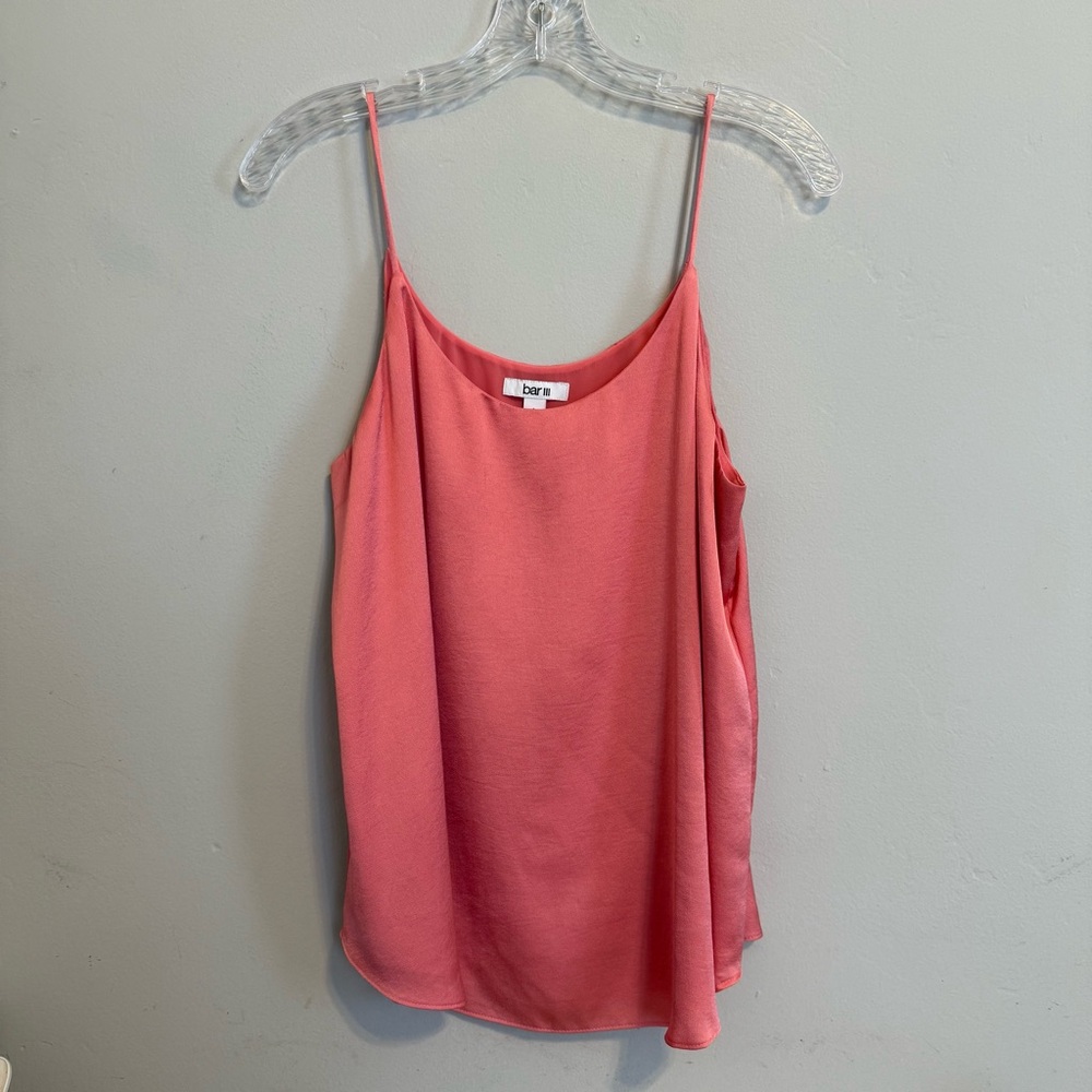 Bar III scoop-neck camisole shade of salmon with thin spaghetti straps Sz. L